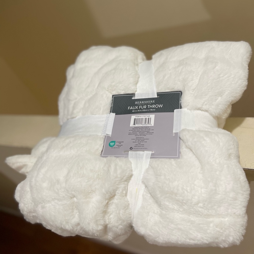 - Berkshire Faux Fur Throw - Picture 5 of 8